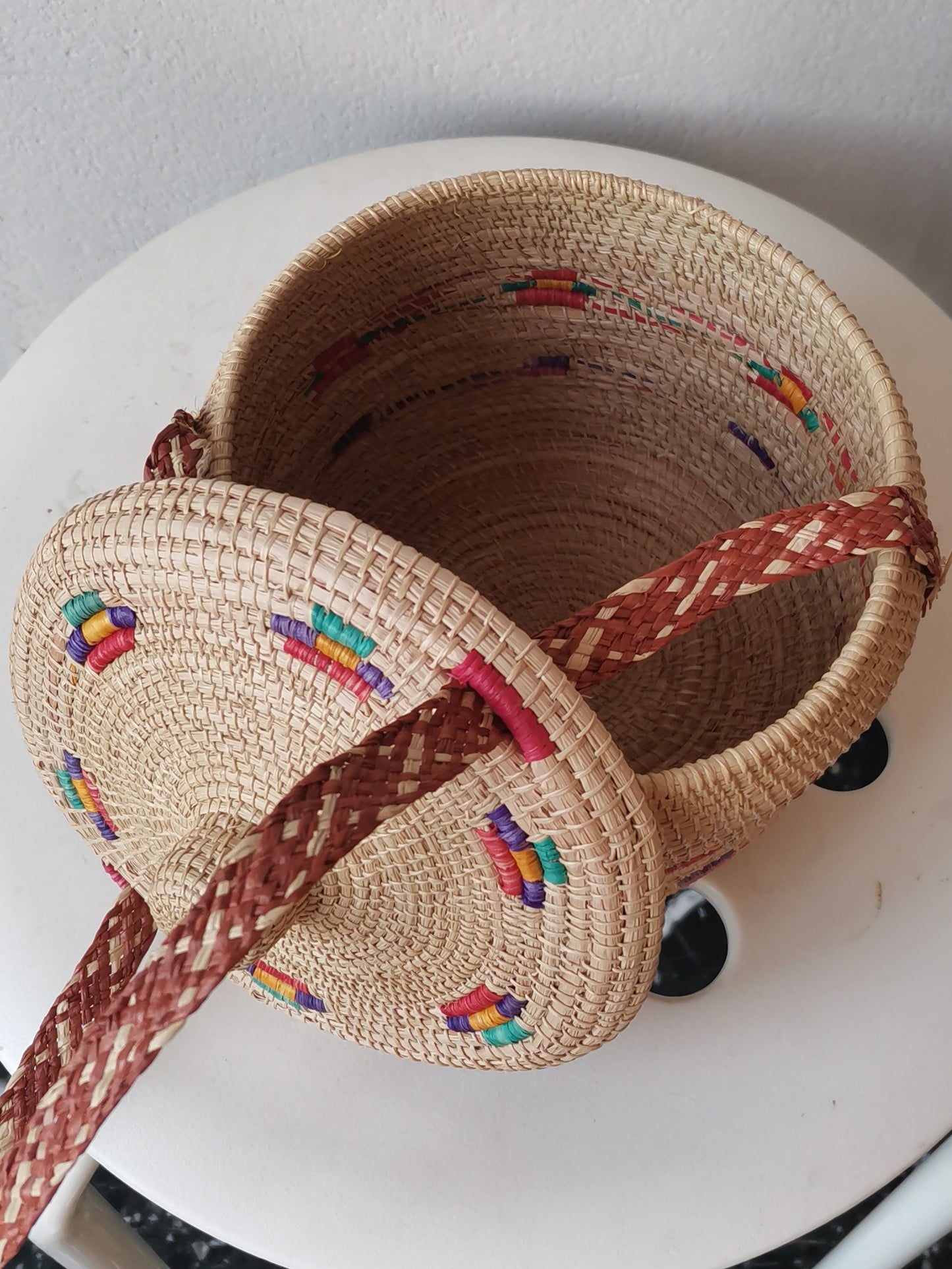 Panier avec couvercle et bandoulière S différentes couleurs