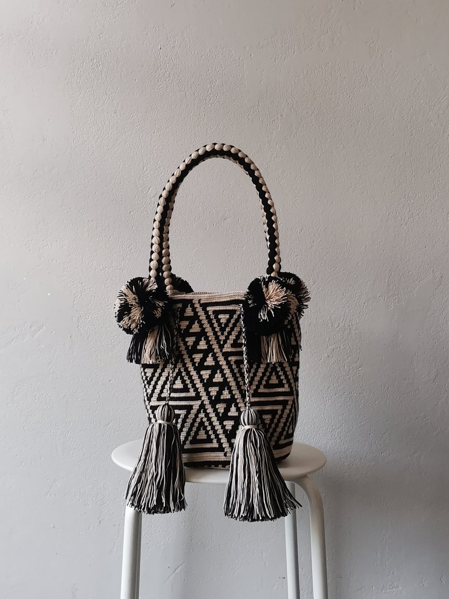 Borsa mochila a mano M beige e nera - 10 YEAR ANNIVERSARY COLLECTION