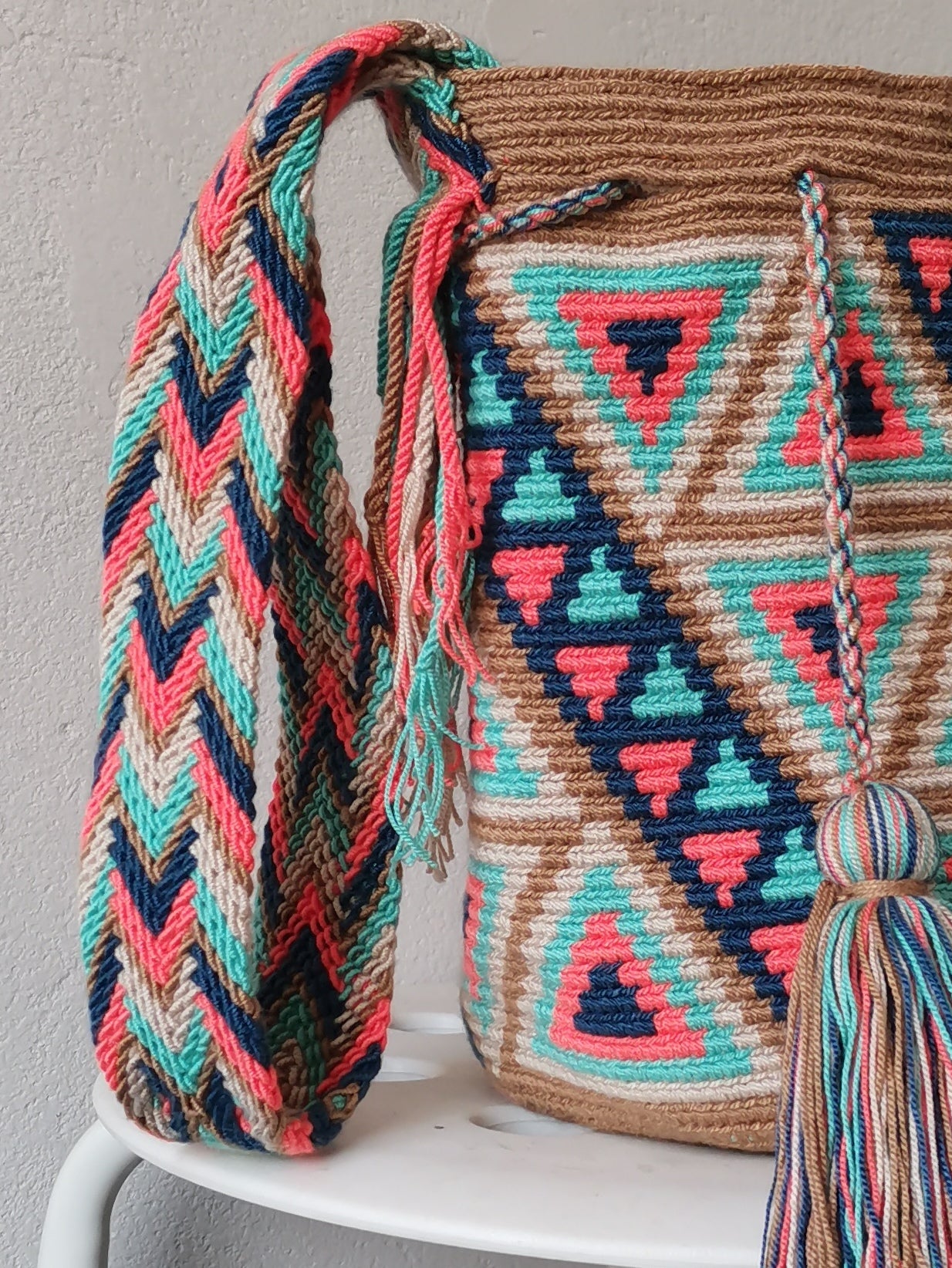 M beige and light blue mochila shoulder bag
