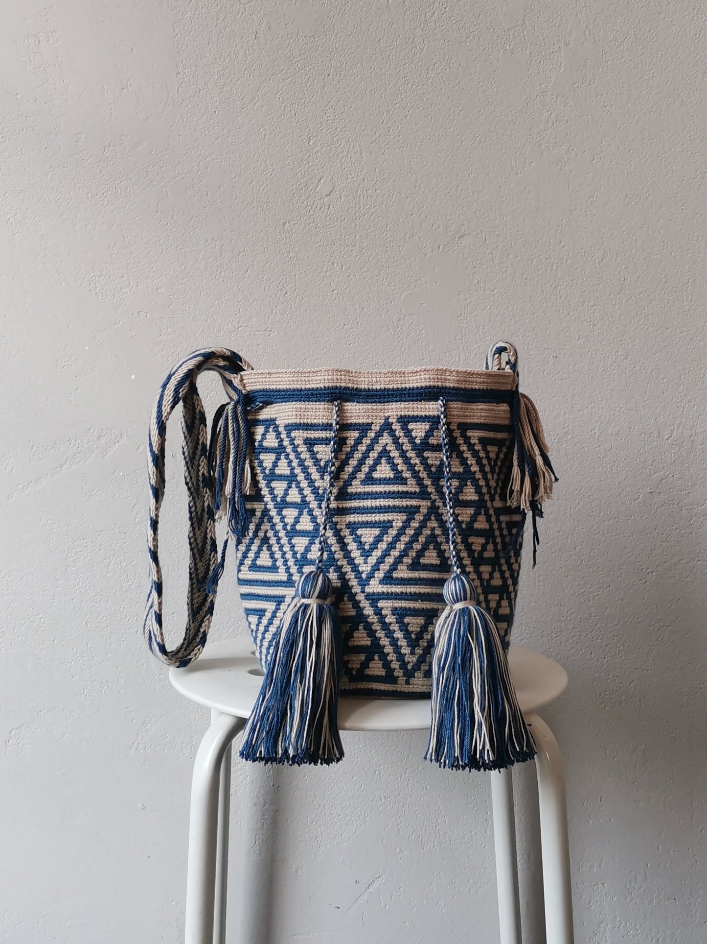 Borsa mochila a tracolla M beige e blu denim