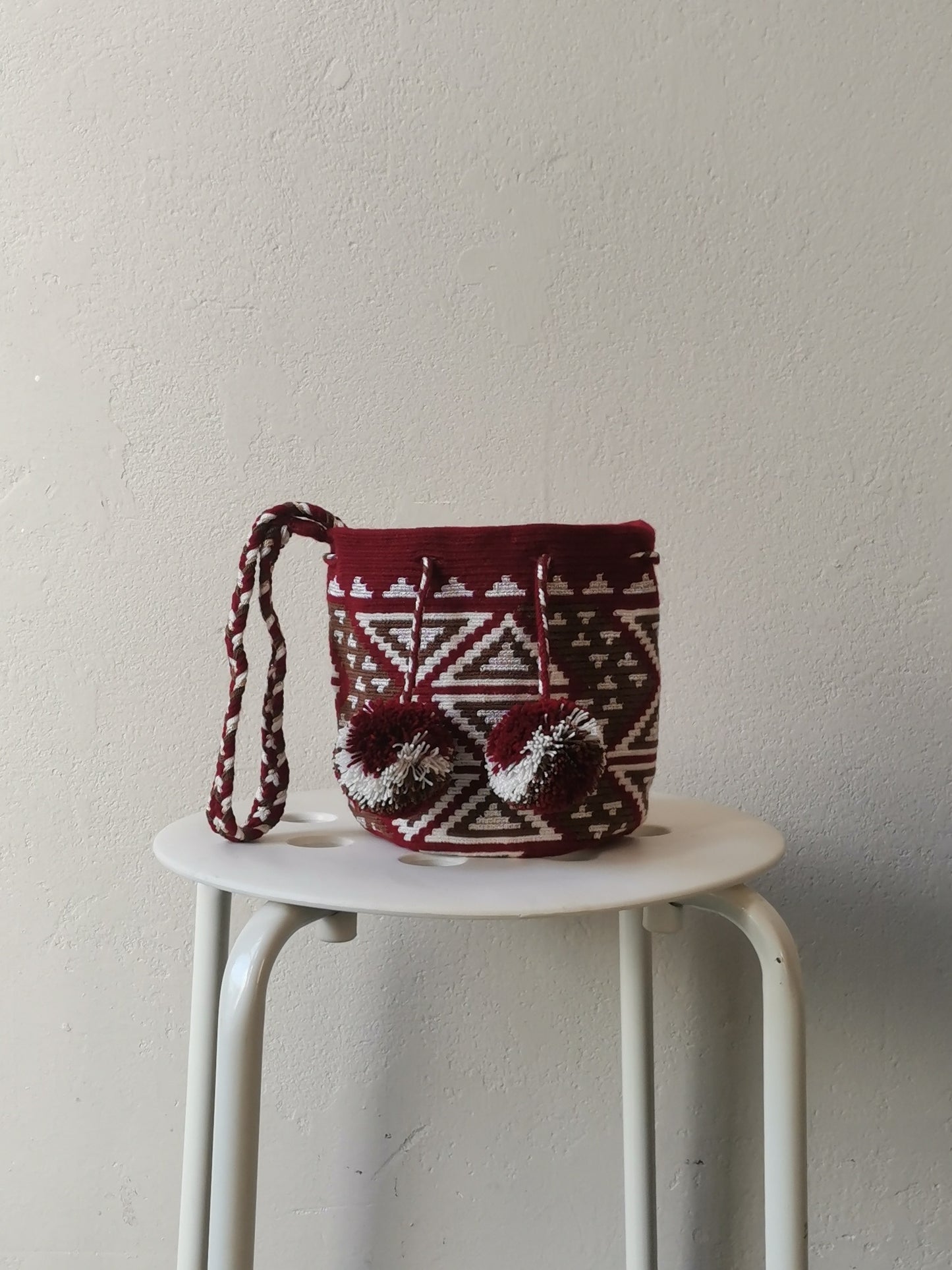 Mochila shoulder bag with pompon S in burgundy and white