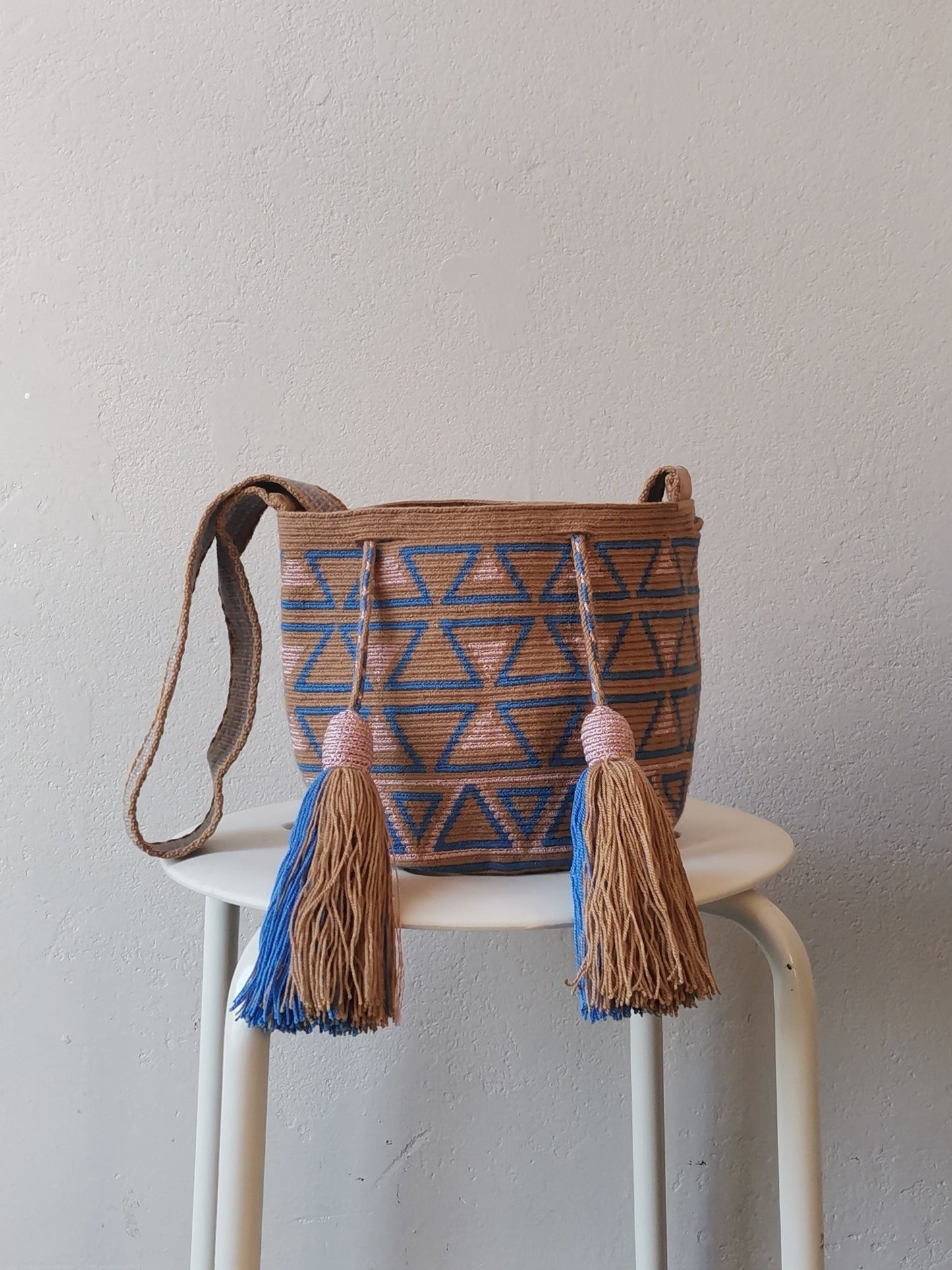 Beige and blue M mochila shoulder bag