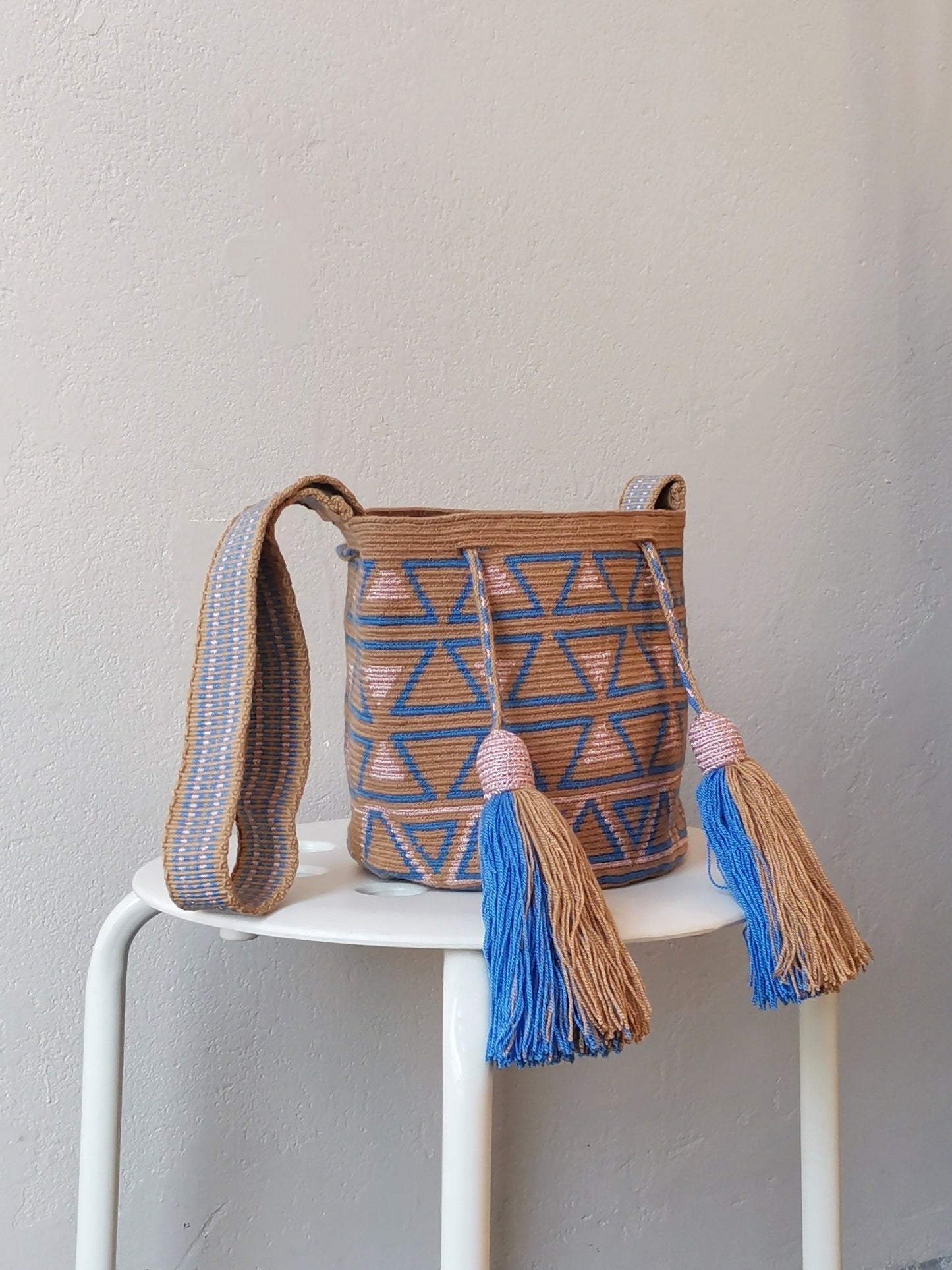 Beige and blue M mochila shoulder bag
