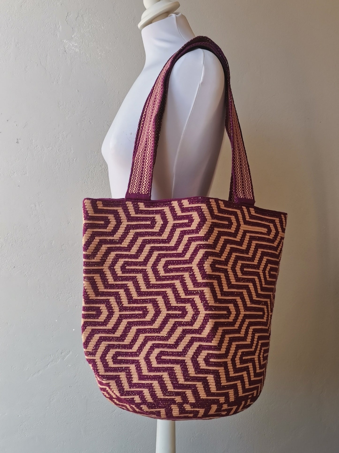 XL burgundy and beige mochila shoulder bag