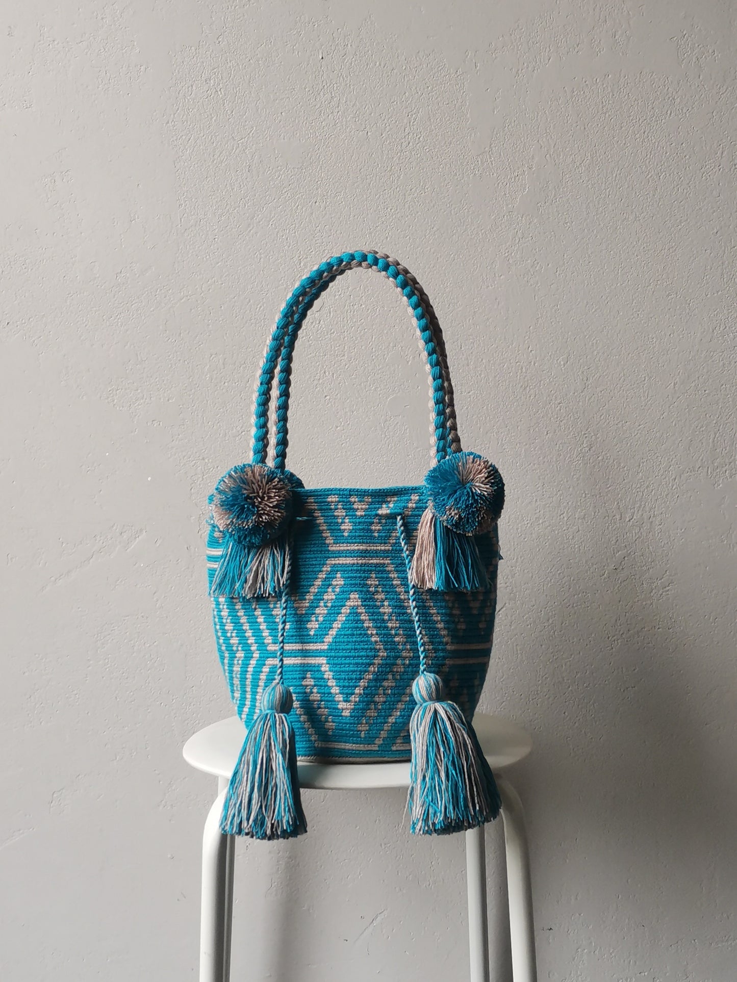 Borsa mochila a mano M blu turchese e beige