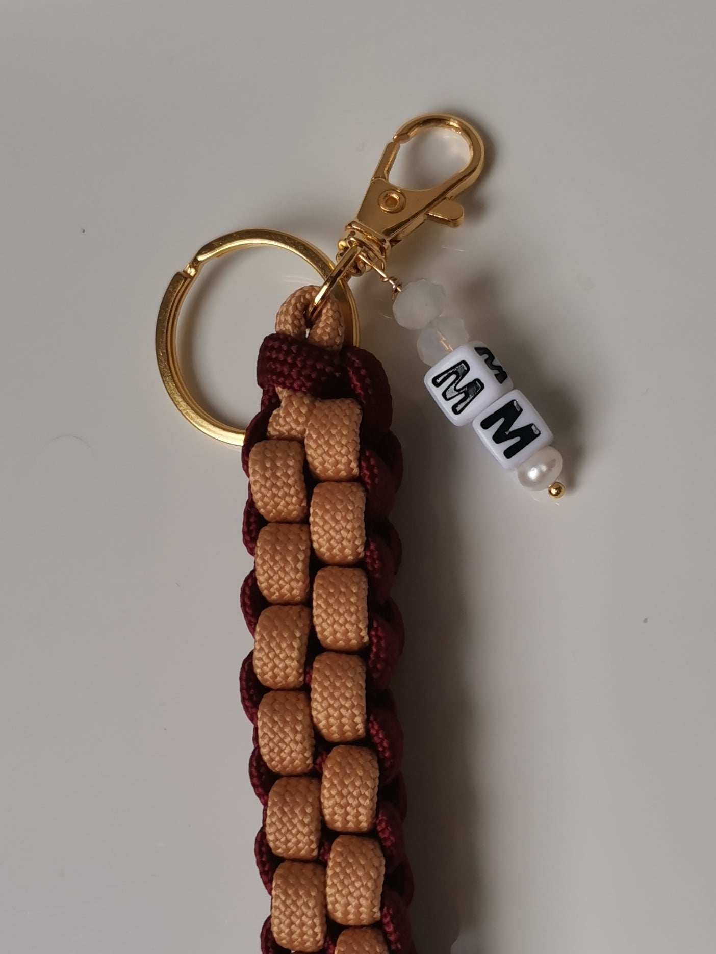 Bijou de sac avec nœud beige savane et bordeaux