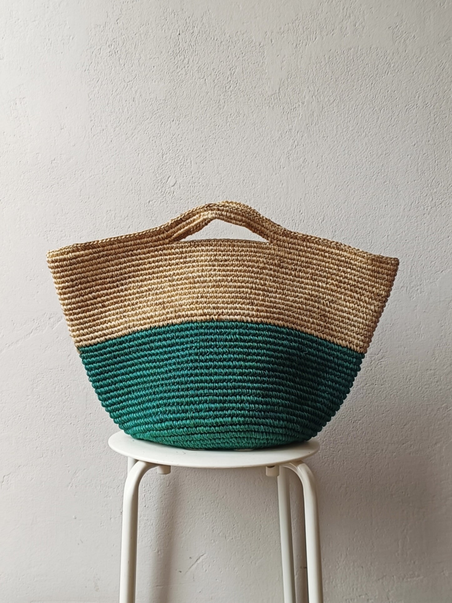 Tramae basket bag XL beige melange and petrol green