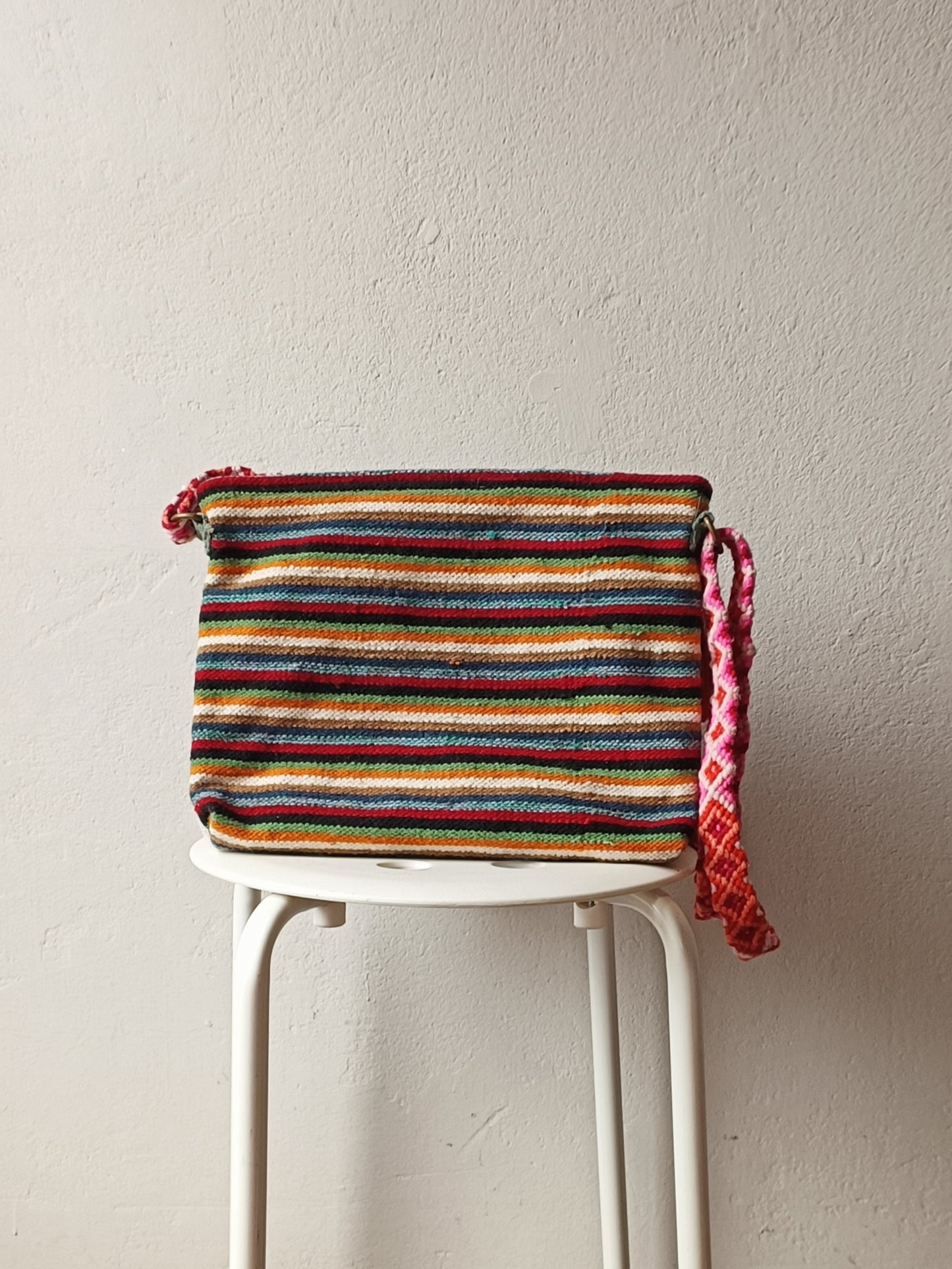 Borsa pochette con tracolla Inka L blu e arancione con quadri