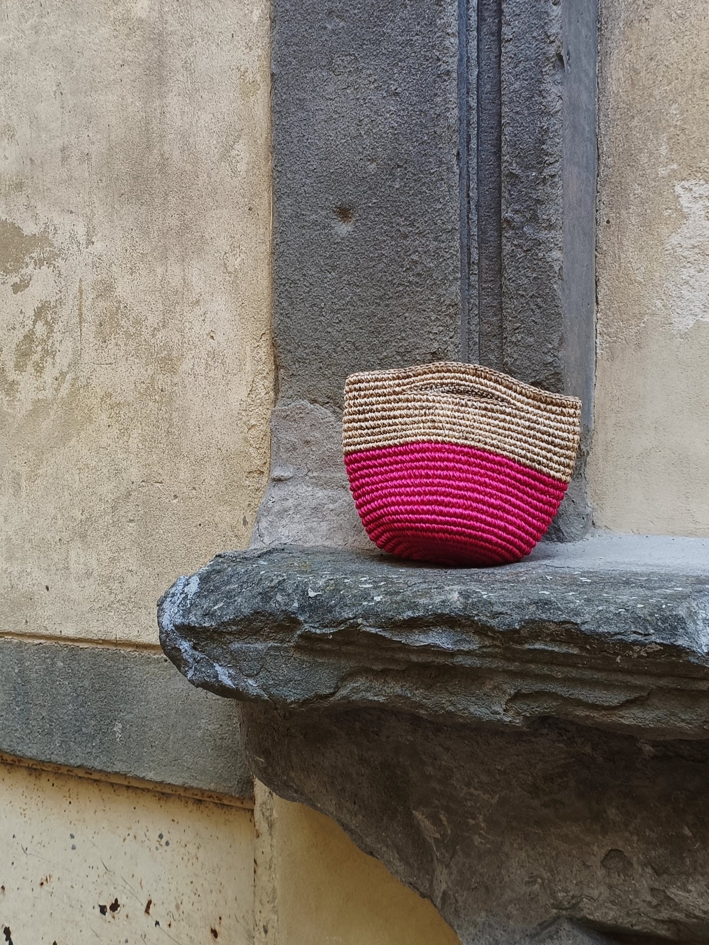 Tramae basket bag S beige melange and fuchsia