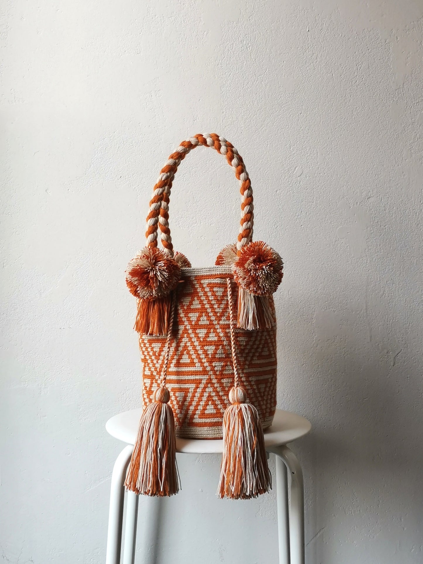 FINE SERIE - Borsa mochila a mano M beige e arancione senape