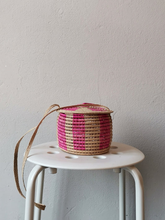 Basket with lid and shoulder strap S fuchsia