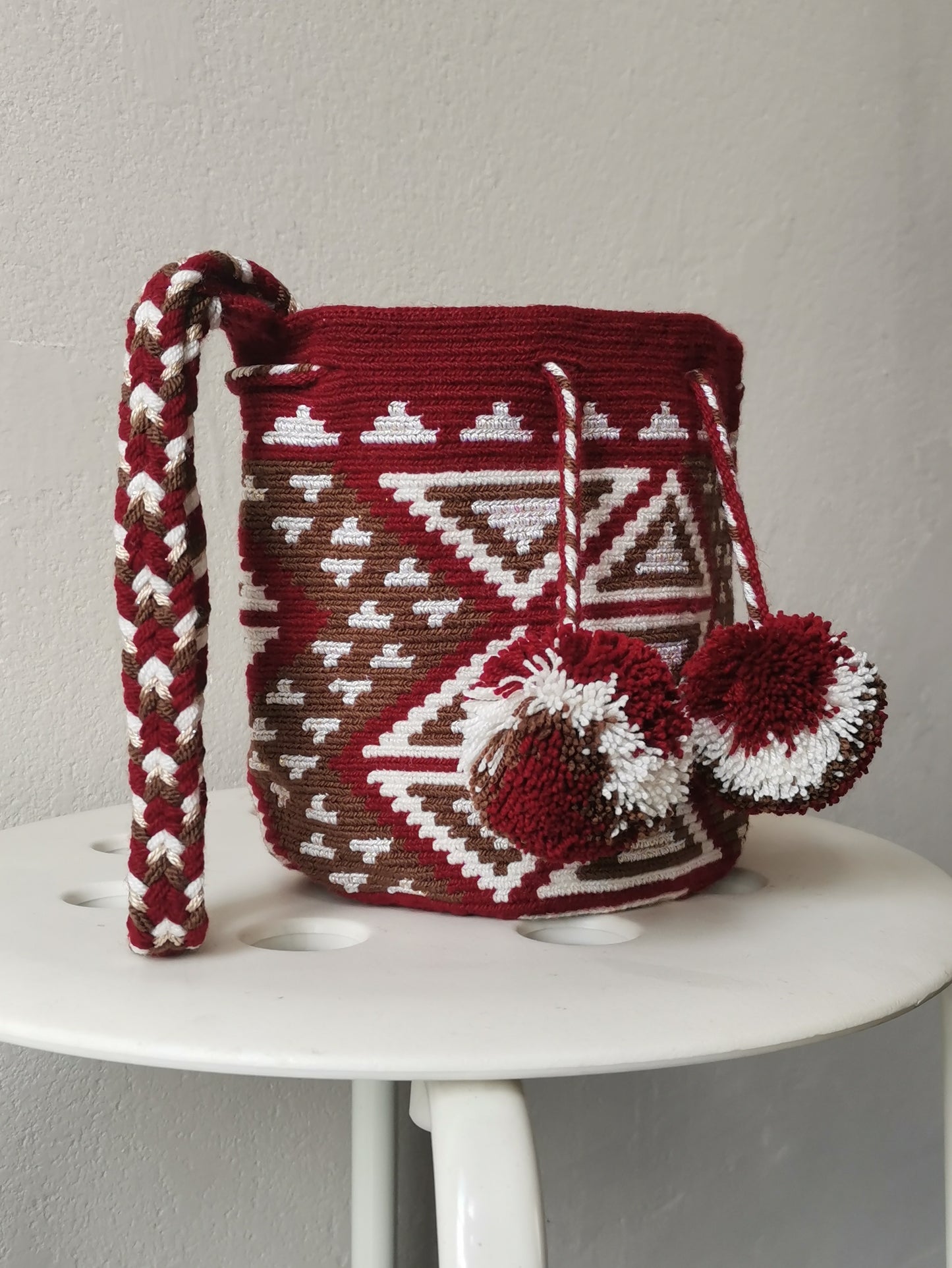 Mochila shoulder bag with pompon S in burgundy and white