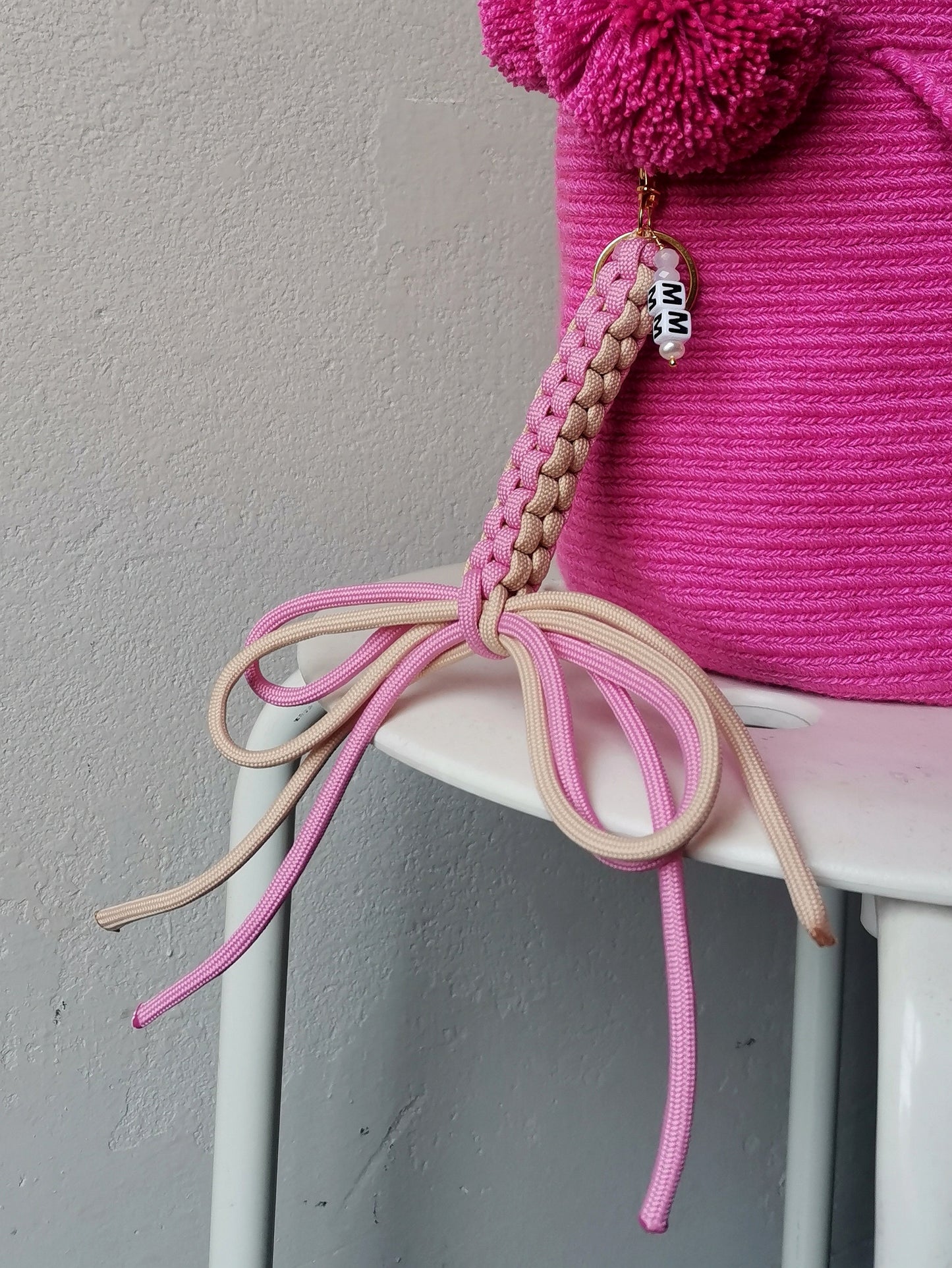 Charm per borse con fiocco rosa e beige