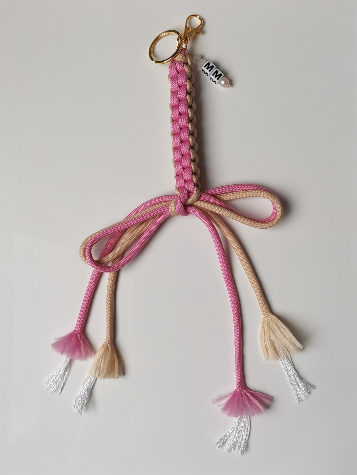 Charm per borse con fiocco spettinato rosa e beige