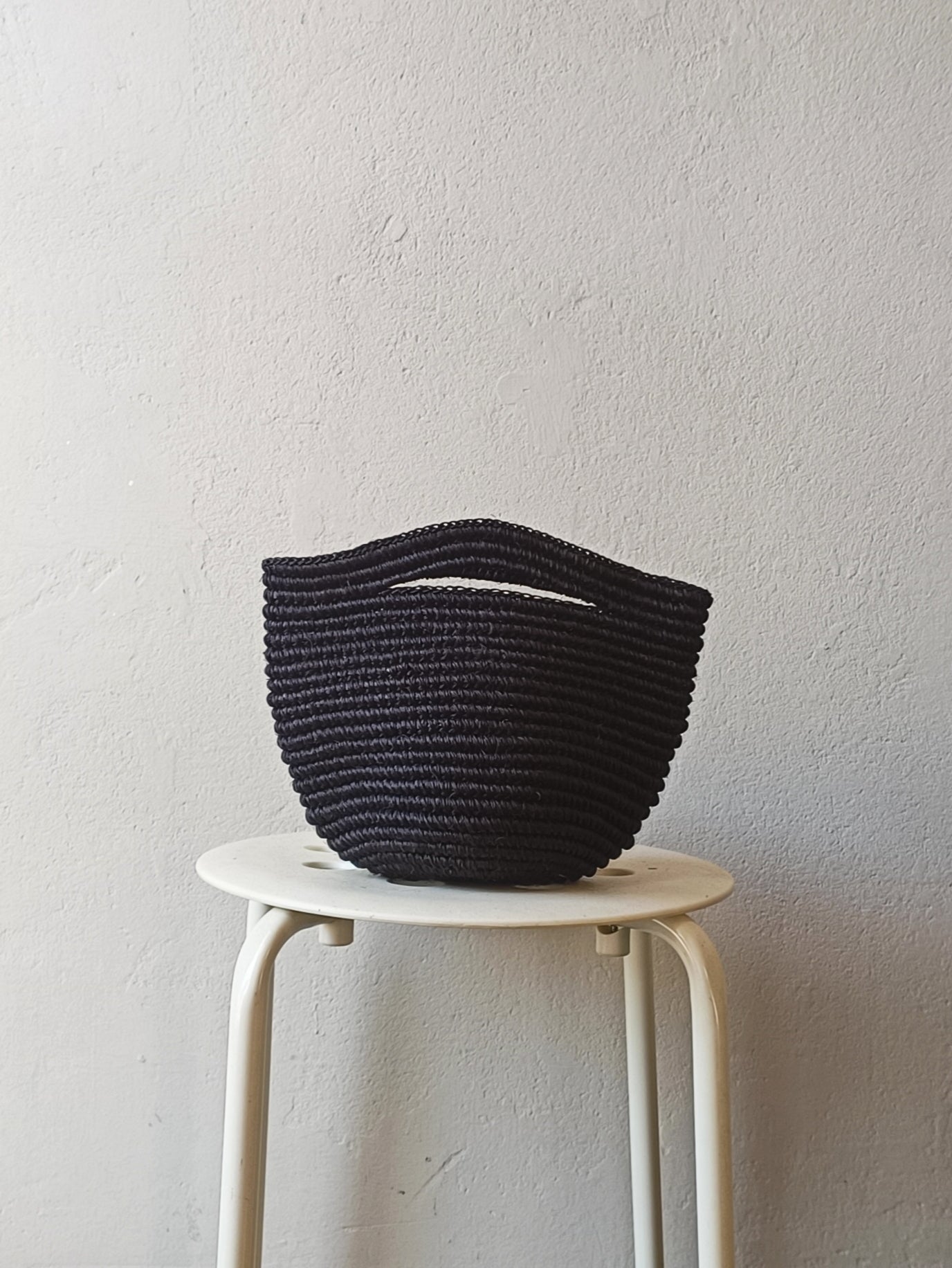 Tramae basket bag S black