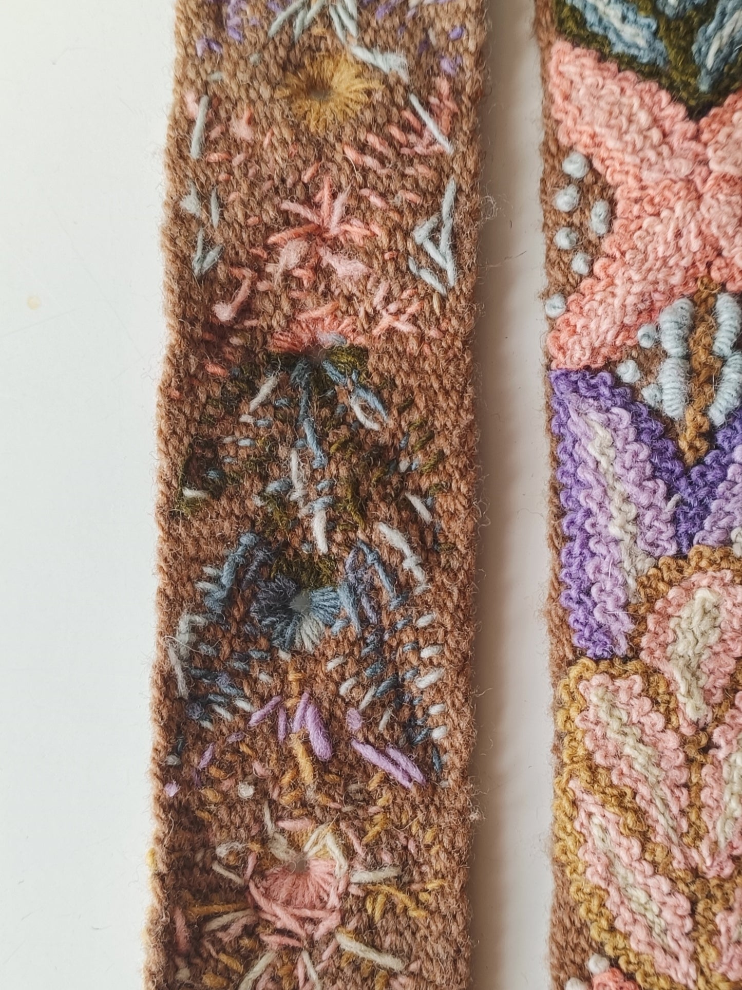 Cintura ricamata S beige con dettagli floreali