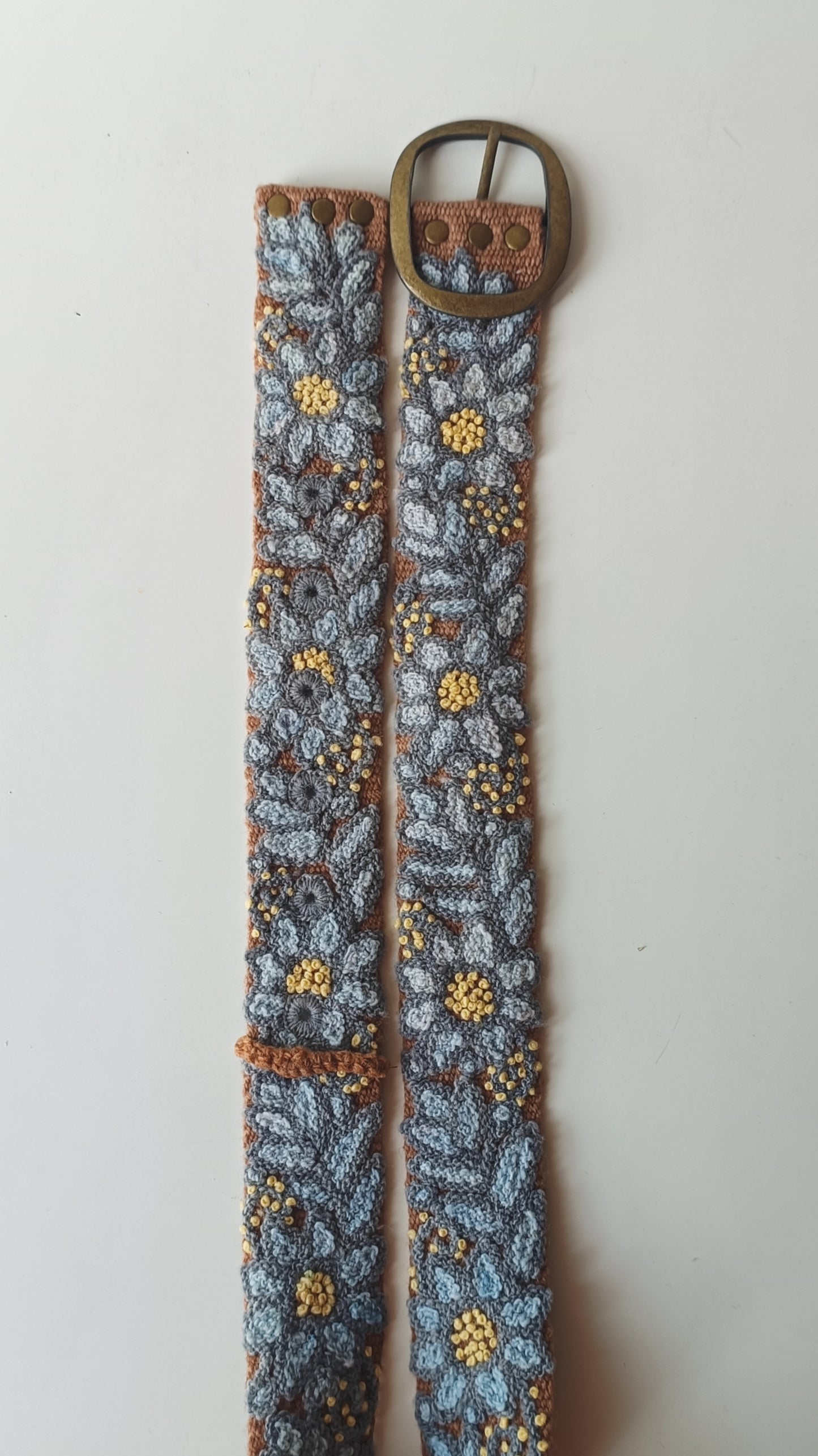 Cintura ricamata S beige con dettagli floreali