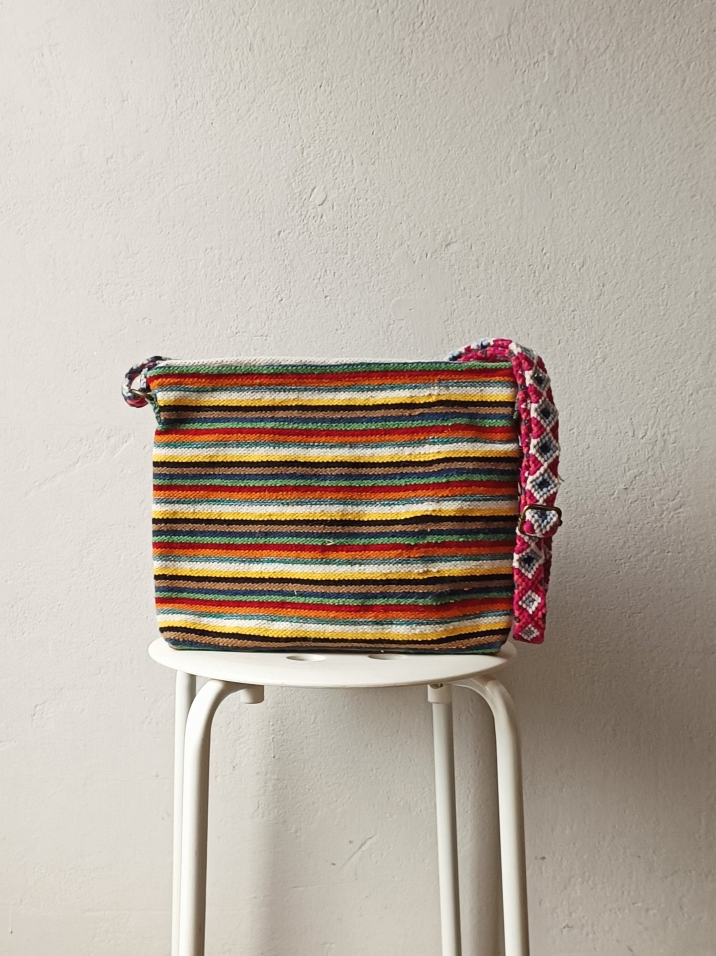 Borsa pochette con tracolla Inka L blu e arancione con quadri