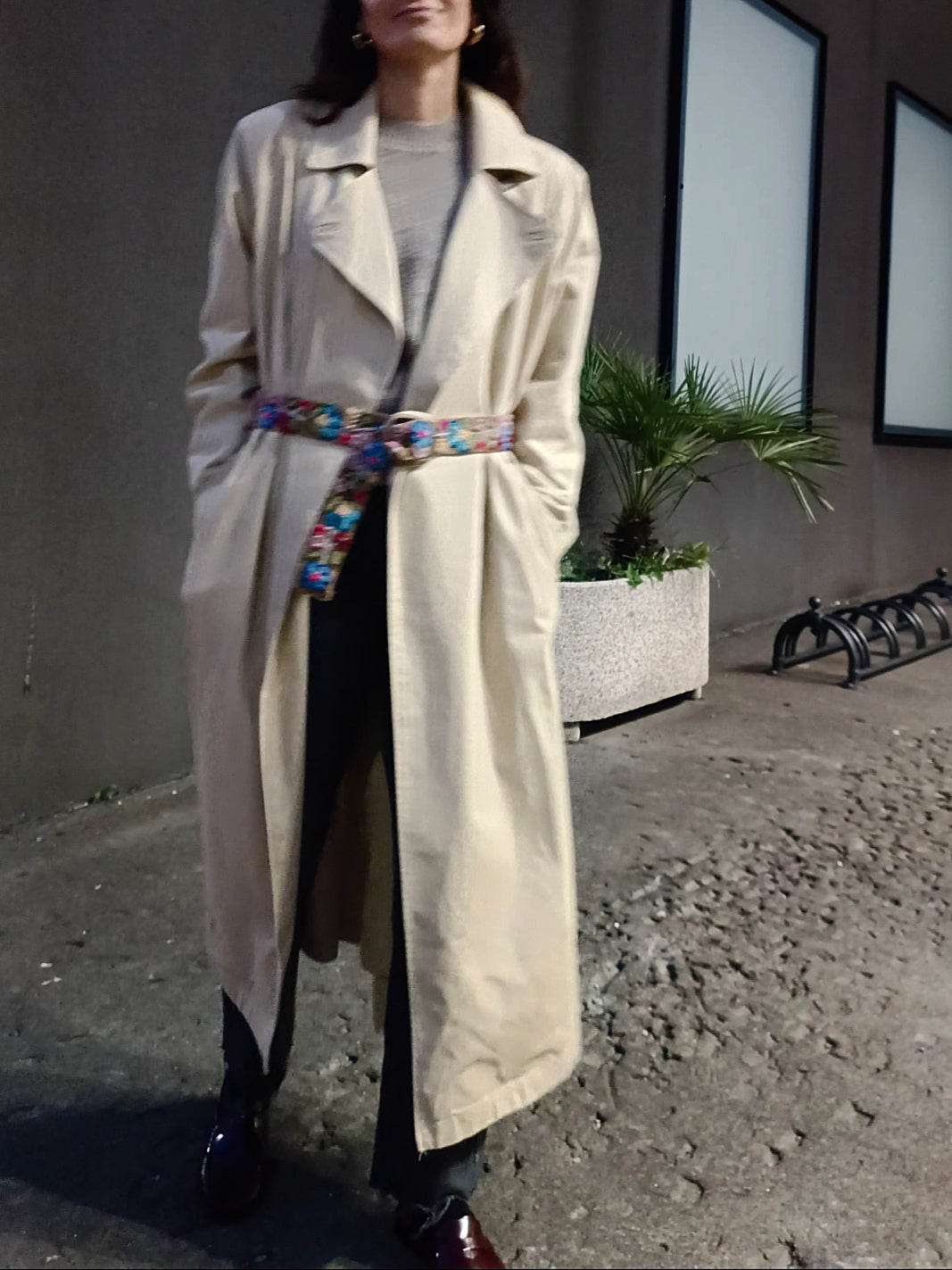 Cappuccino beige belt L embroidered with floral details