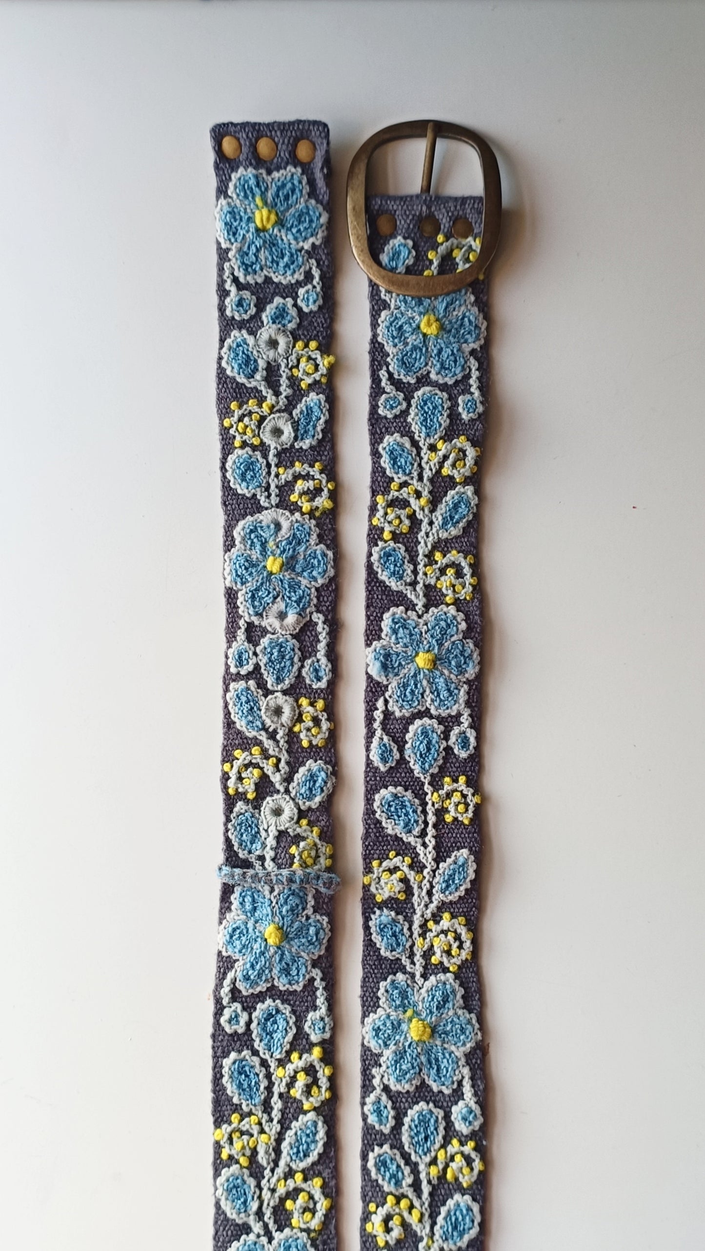 Cintura ricamata S grigia con dettagli floreali