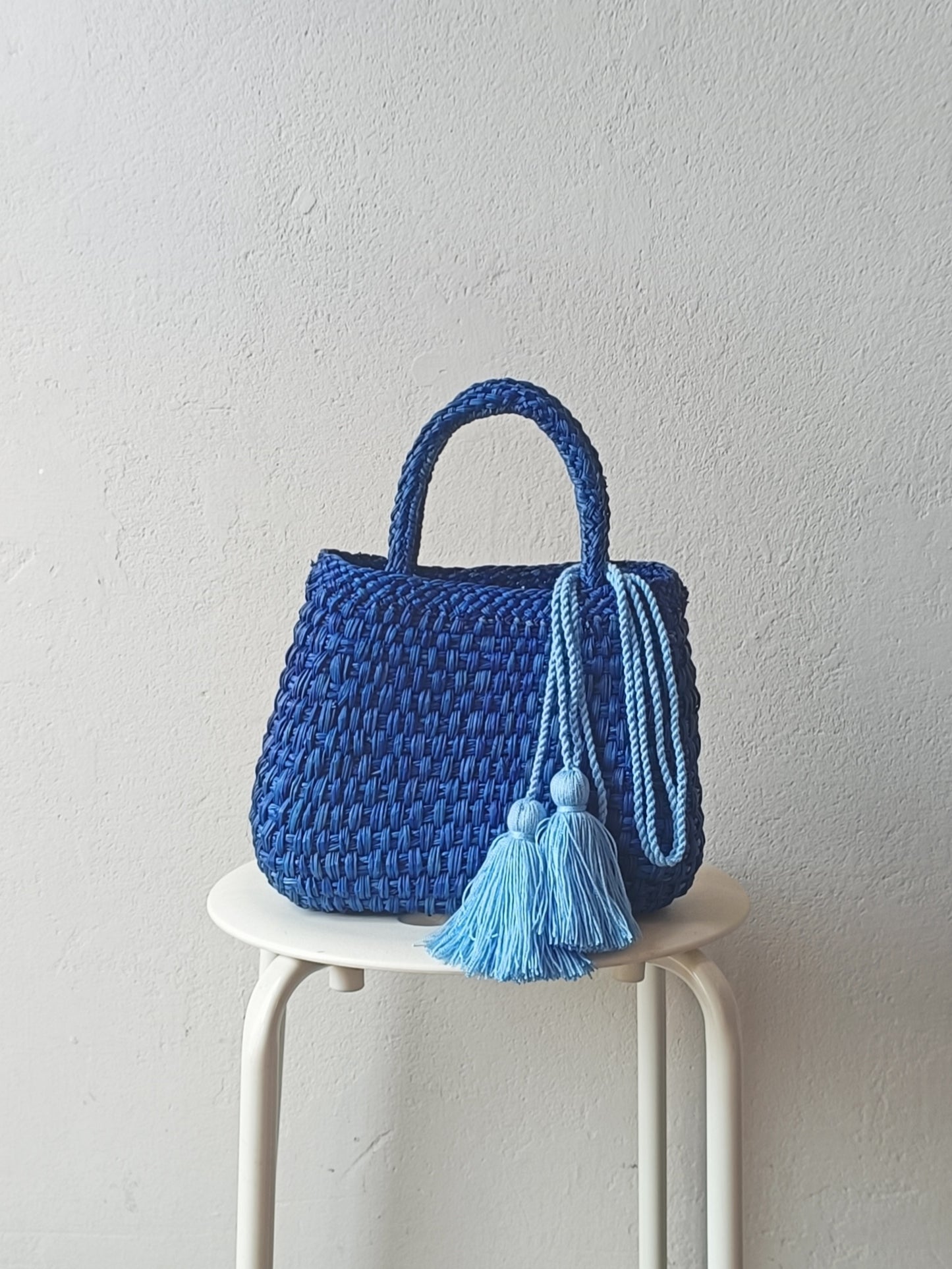 Cali basket bag S turquoise blue with strap