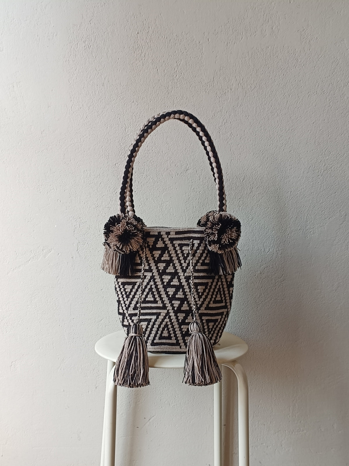 Borsa mochila a mano M grigio chiaro e nera