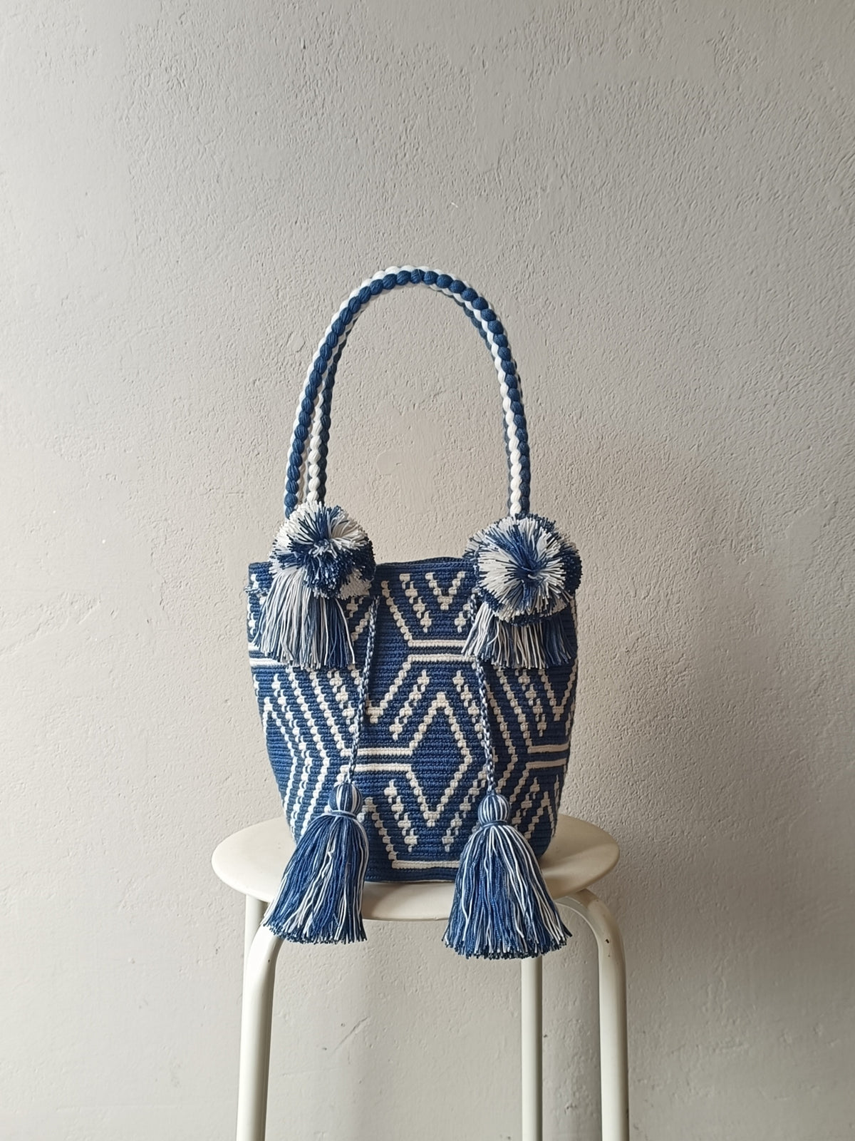 Borsa mochila a mano M blu denim e bianca