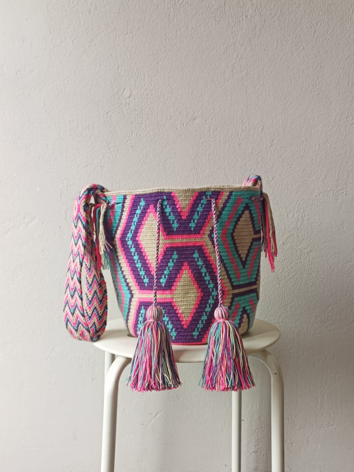 Borsa mochila a tracolla M beige chiaro e viola