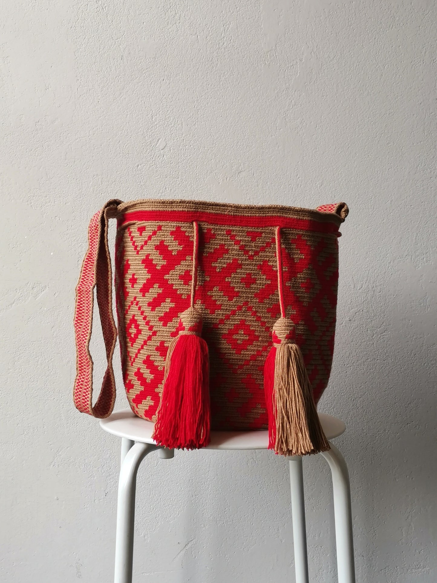 Sac bandoulière mochila beige miel et rouge L