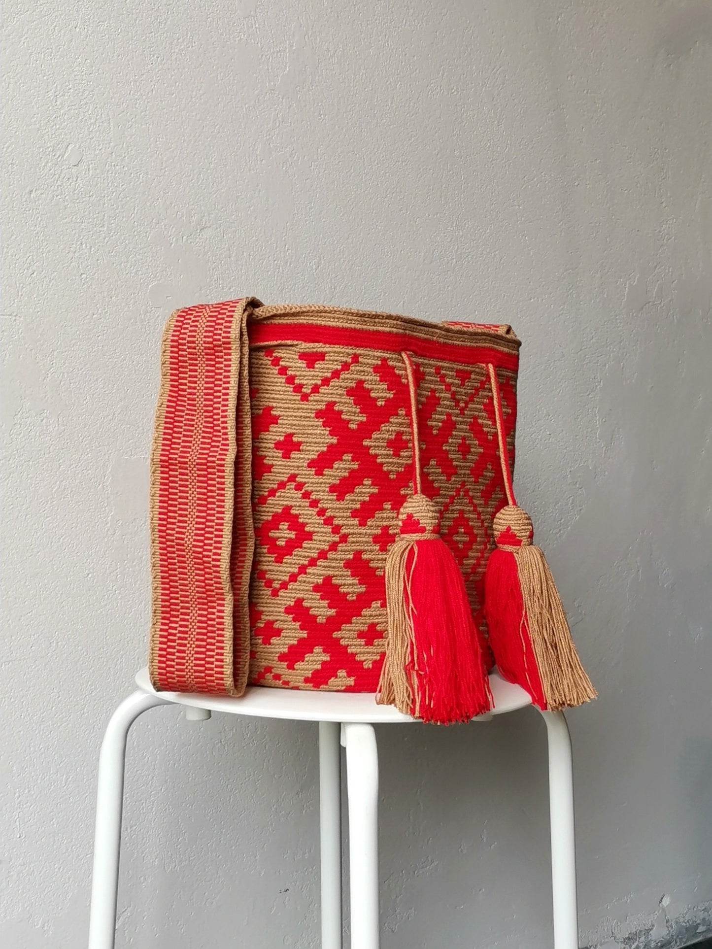 Sac bandoulière mochila beige miel et rouge L